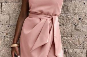 Rochie mini elegantă cu un umăr și fustă încrucișată Ireland, roz deschis