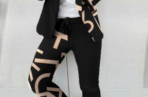 Set pantaloni cu blazer elegant cu imprimeu litere Estrena, negru