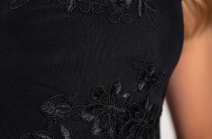 Rochie elegantă cu decolteu rotund și detalii broderie Dilana, neagră