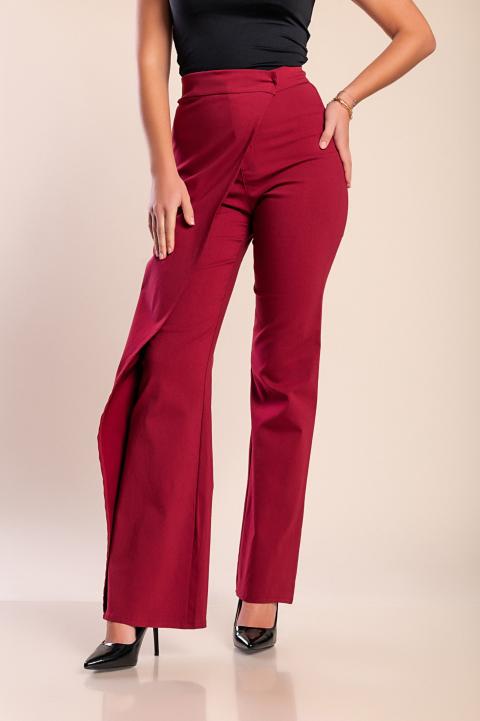 Modelul din imagine are 170 cm inaltime si poarta marimea S