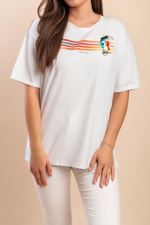 Modelul din imagine are 170 cm înălțime.