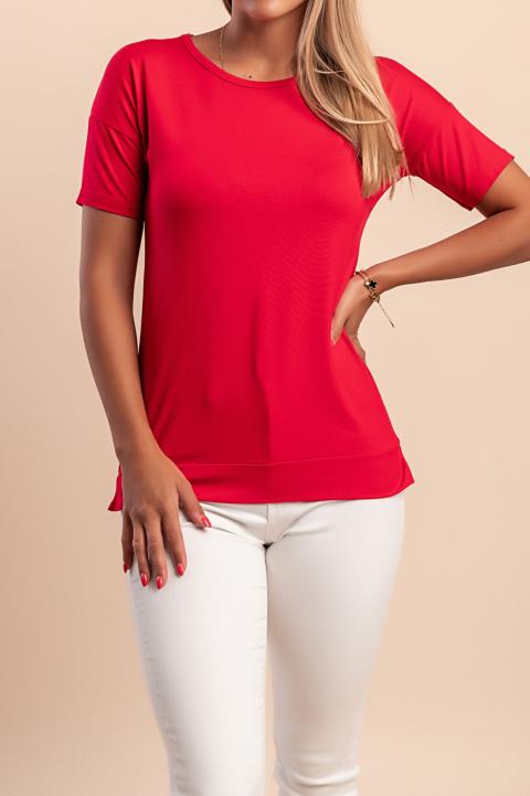 Modelul din imagine are 170 cm înălțime.