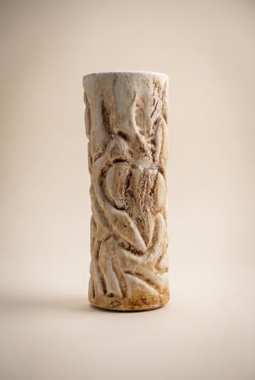 Vază ceramică cu relief realizată manual