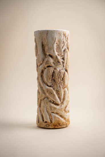 Vază ceramică cu relief realizată manual