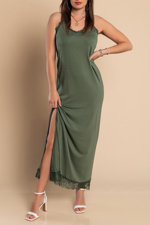 Modelul din imagine are 168 cm inaltime si poarta marimea S